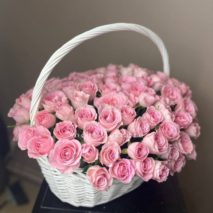 101 розовая роза в корзине в Магнитогорске