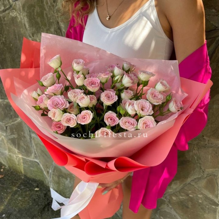 Розовые кустовые розы в Магнитогорске