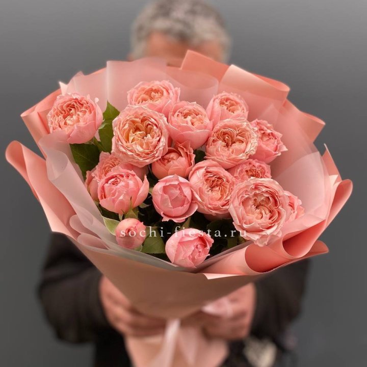 Букет комплимент из кустовых роз Джульетта в Магнитогорске