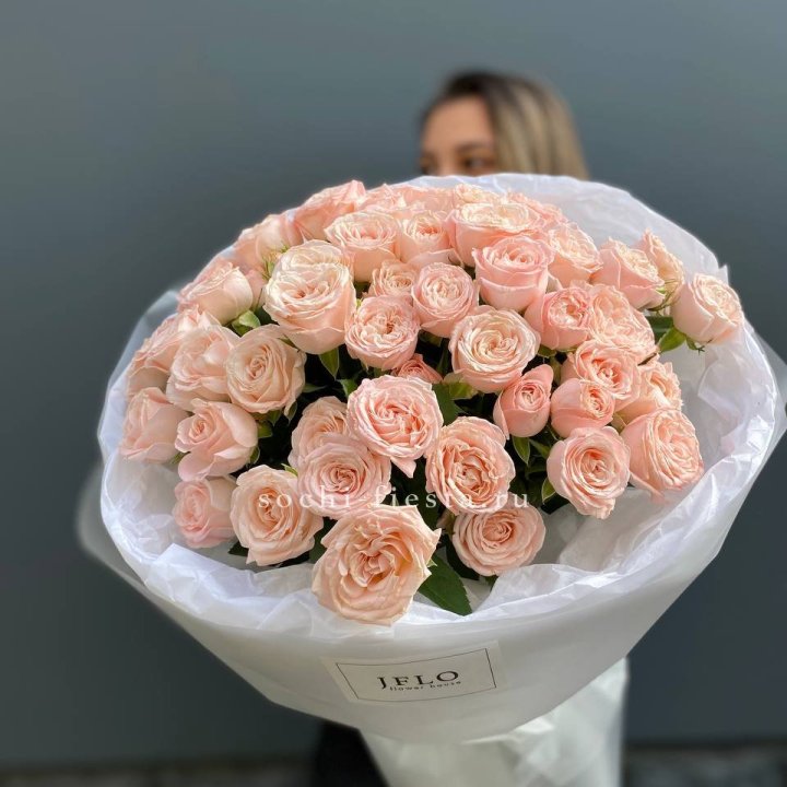 Букет кустовых роз Бомбастик в Магнитогорске