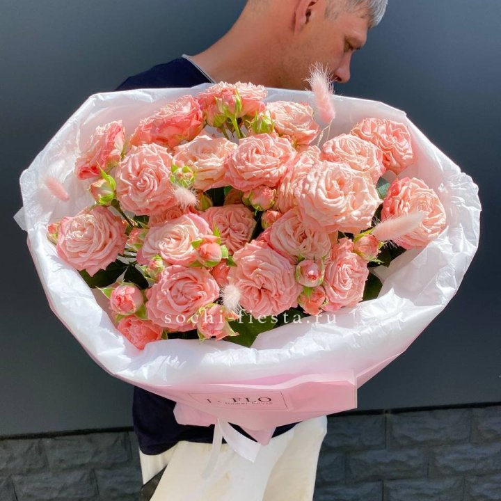 Пионовидные розы Мадам Бомбастик в Магнитогорске