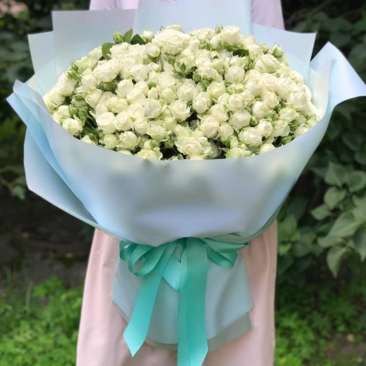 51 белая кустовая роза в Магнитогорске