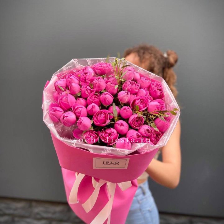 Кустовые розы букет Мисти Баблс в Магнитогорске