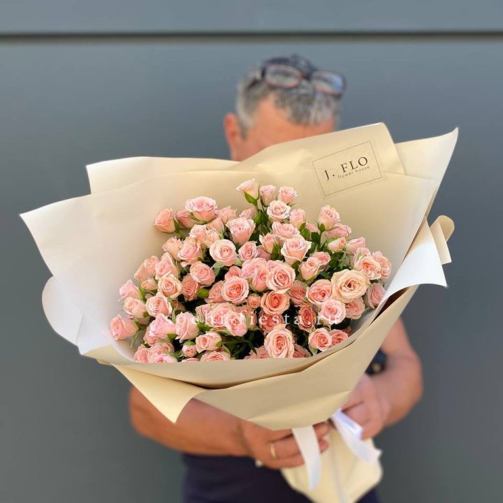 Кустовые розы леди в Магнитогорске