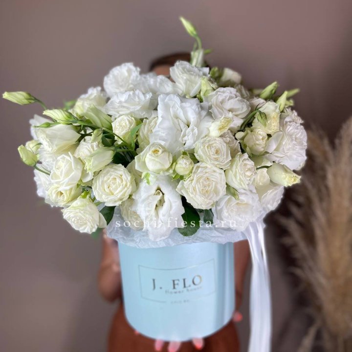 Бокс кустовых роз и эустомы  в Магнитогорске