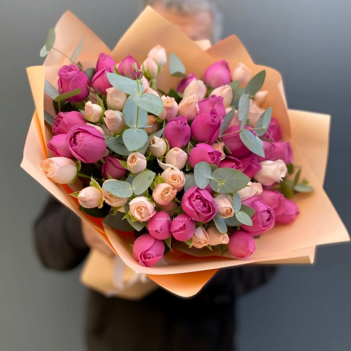 Букет кустовых роз Тендернес в Магнитогорске