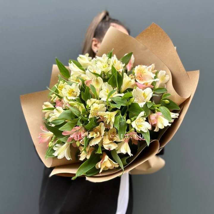 Букет альстромерий в крафте в Магнитогорске