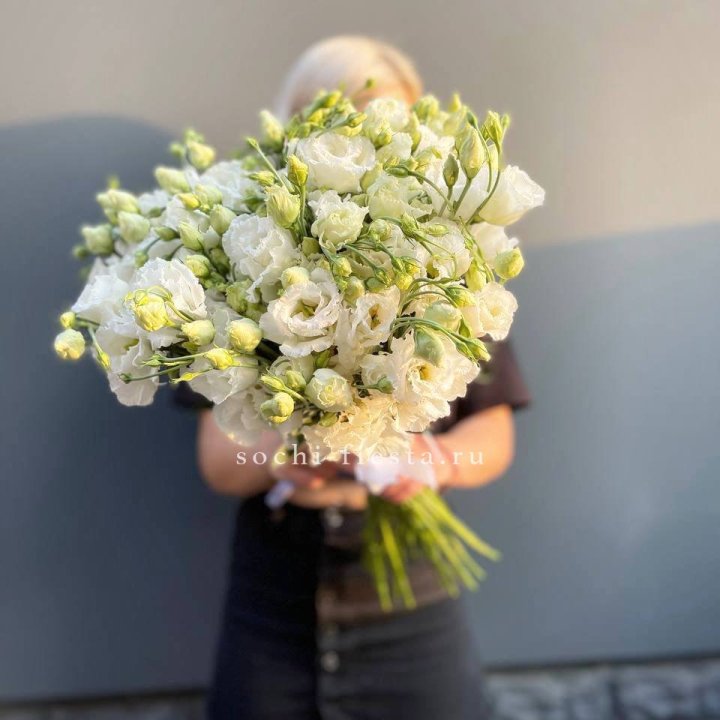 Букет эустом под ленту  в Магнитогорске