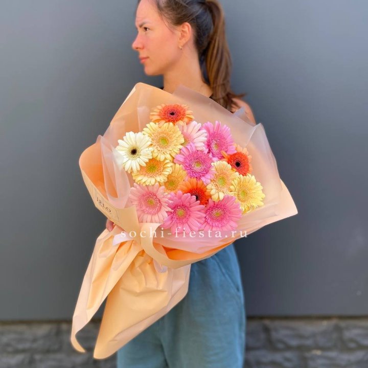 Букет разноцветных гербер в Магнитогорске