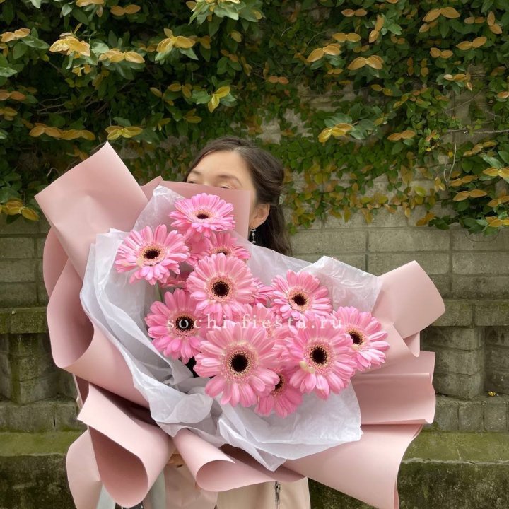 13 розовых гербер в Магнитогорске