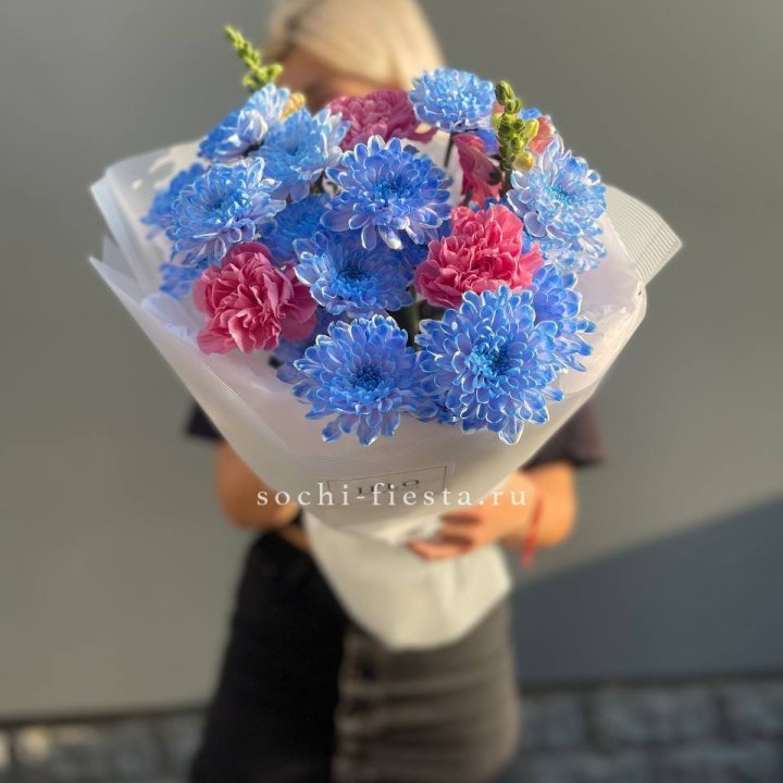 Букет сборный с хризантемой в Магнитогорске