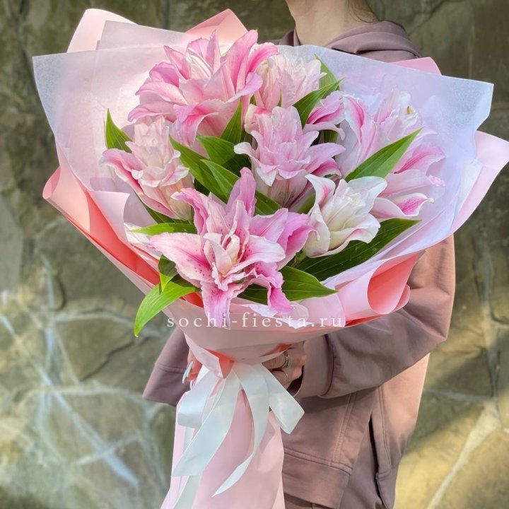 Букет пионовидных лилий №2 в Магнитогорске