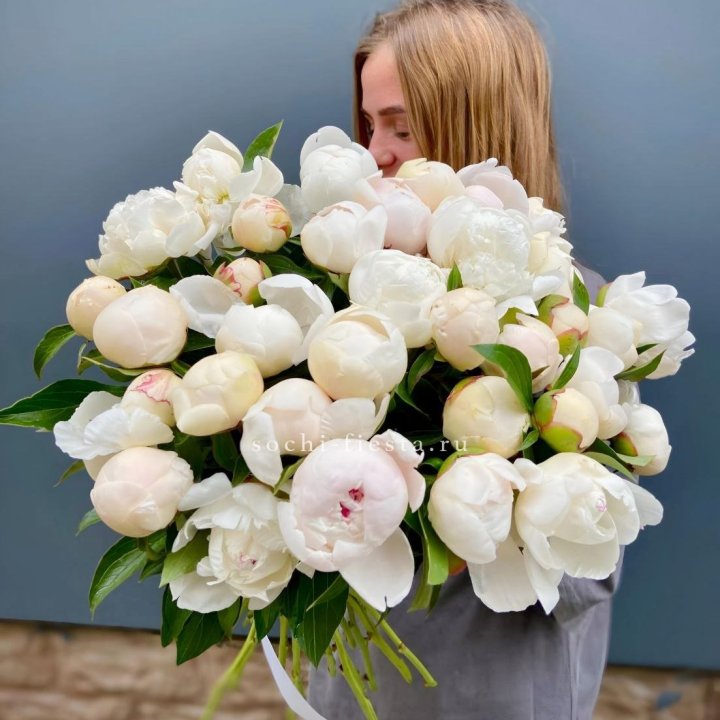 Охапка пионов в Магнитогорске