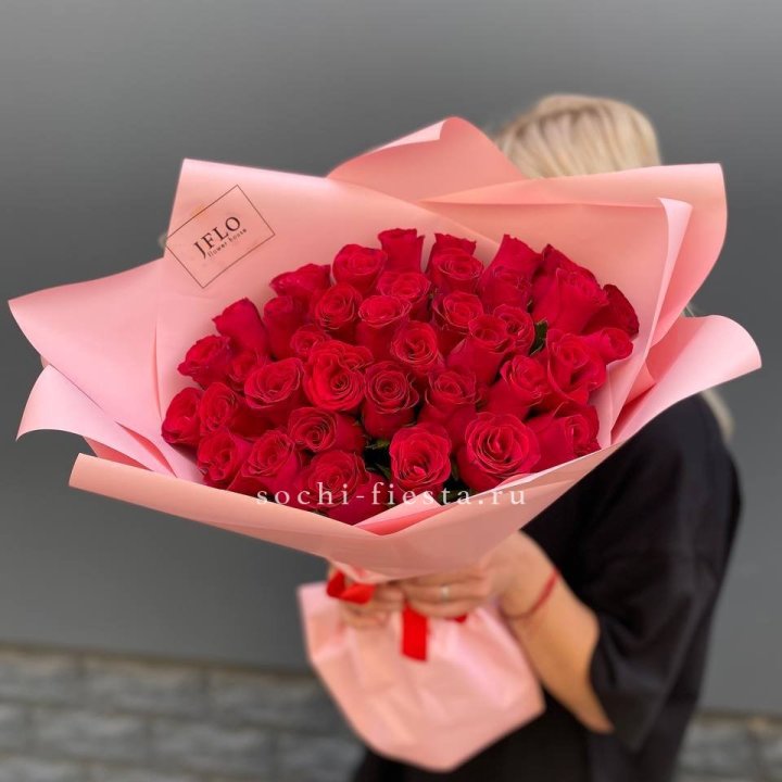 35 красных роз в Магнитогорске