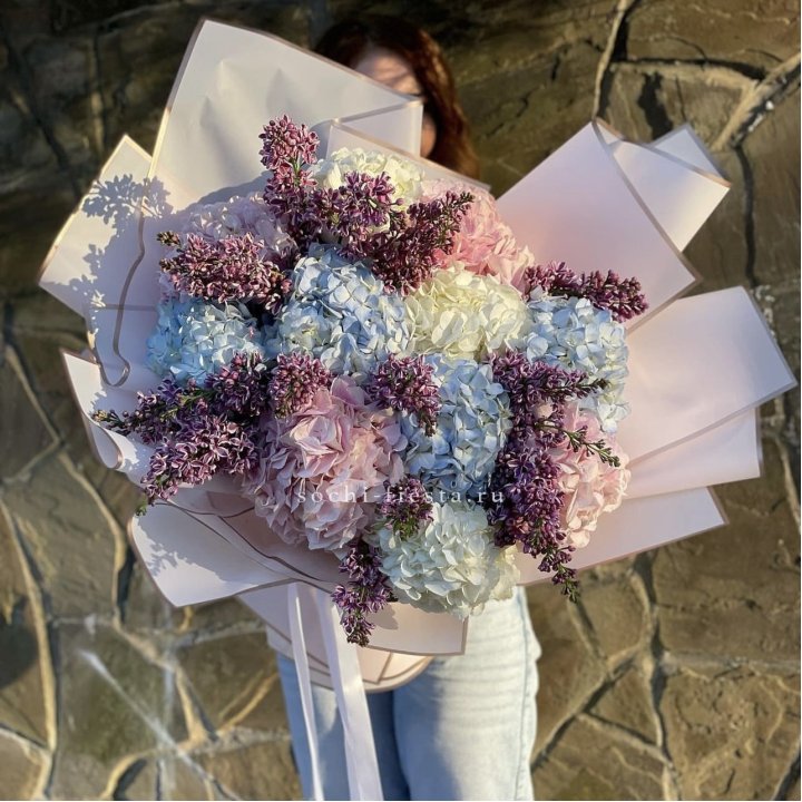 Букет гортензии с сиренью в Магнитогорске