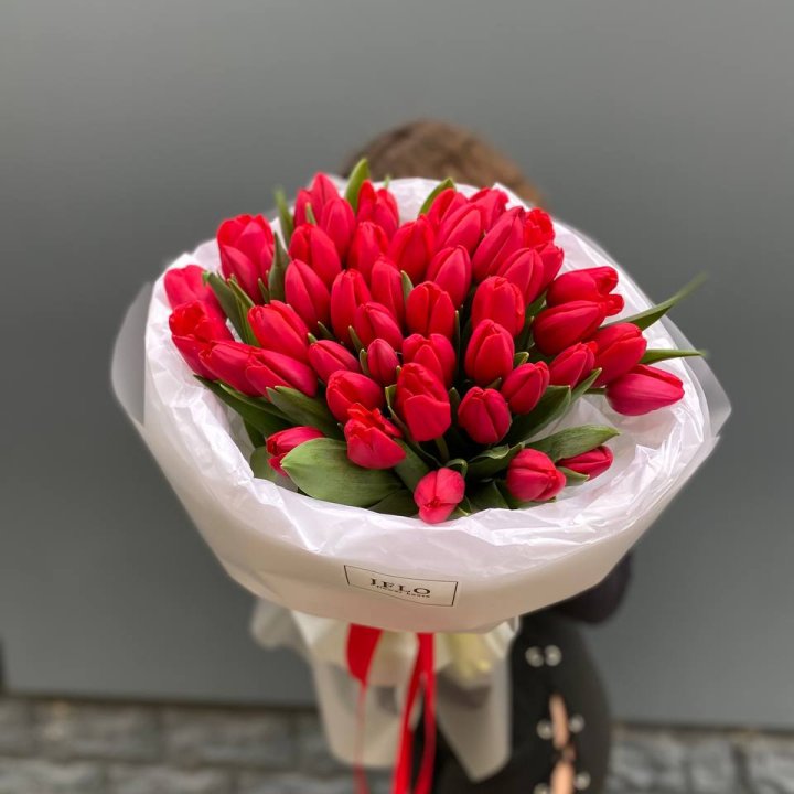 51 тюльпан "Любовь" в Магнитогорске