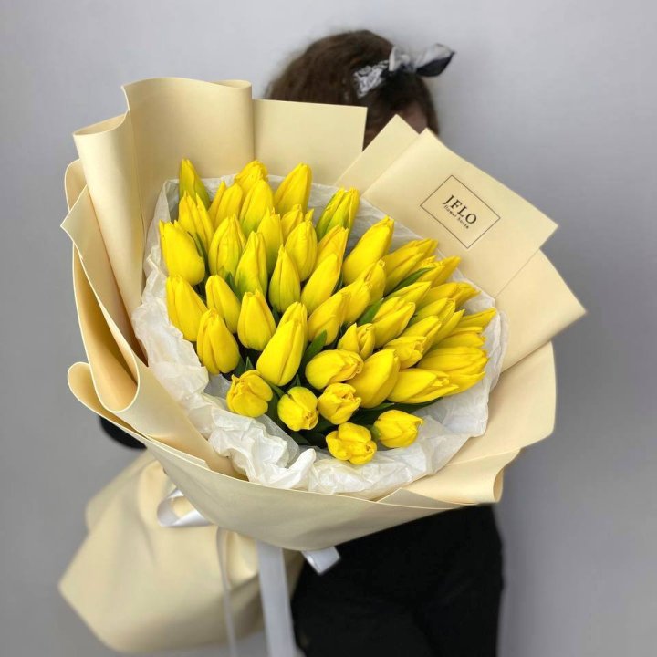 51 жёлтый тюльпан в Магнитогорске