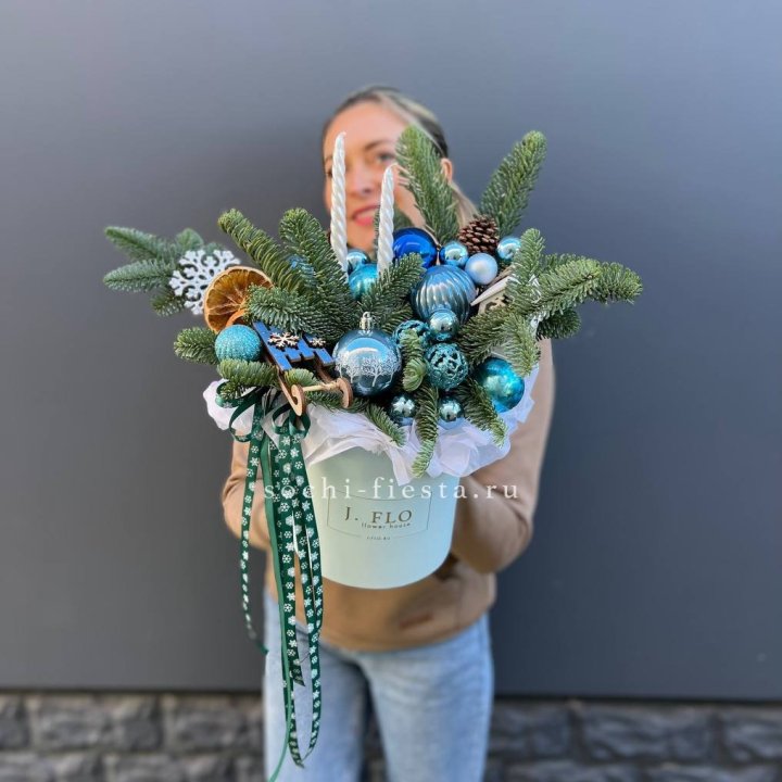 Композиция "Мери крисмас блю" в Магнитогорске