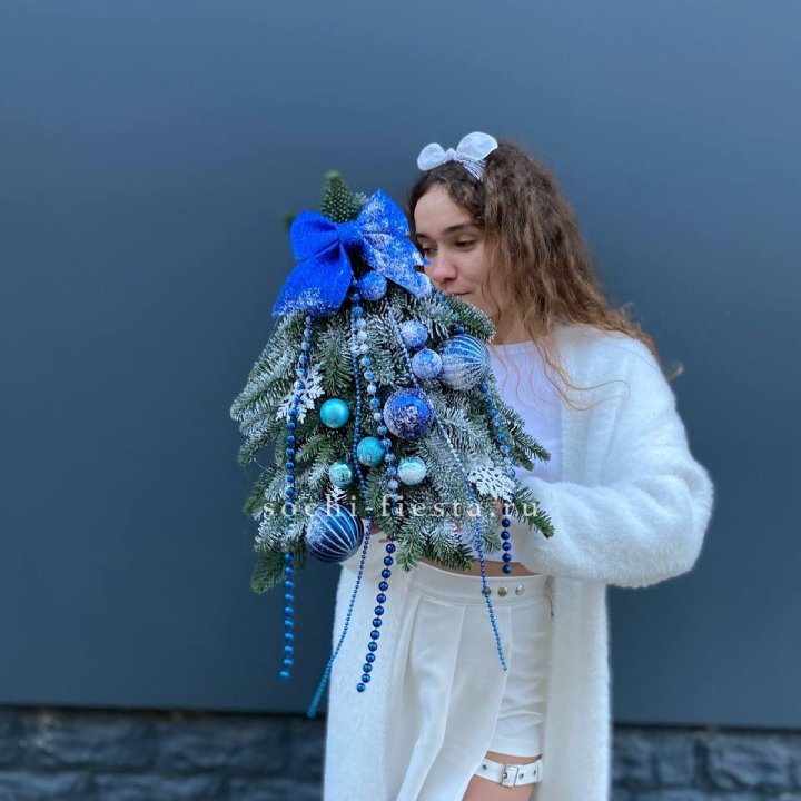 Новогодняя елочка "Блю" в Магнитогорске