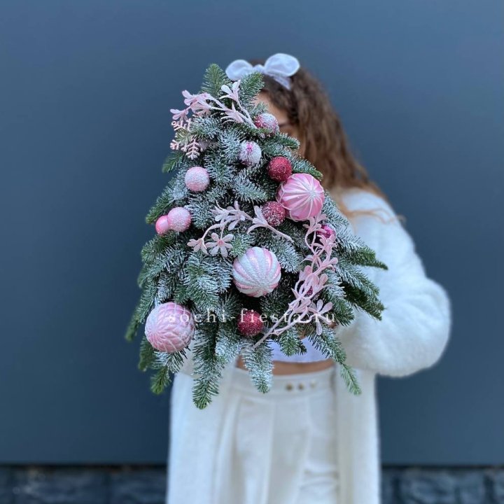 Новогодняя елочка "Розе" в Магнитогорске