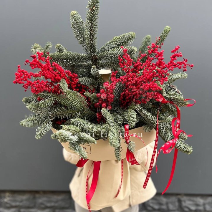 Букет нобилиса и ягод в Магнитогорске