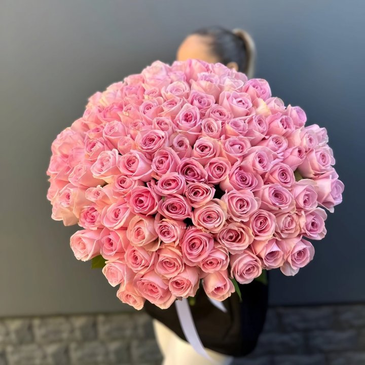 Охапка из 101 розовой розы в Магнитогорске
