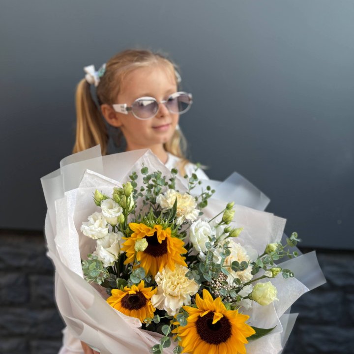  Букет  из стойких цветов с подсолнухами в Магнитогорске