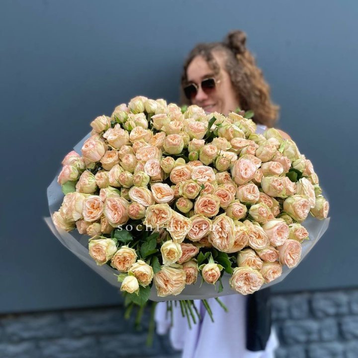 51 пионовидная роза в Магнитогорске