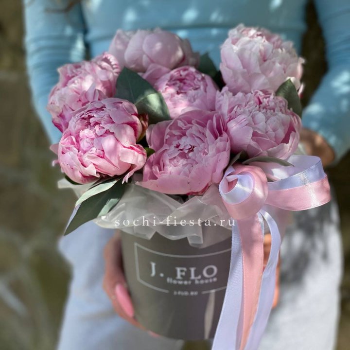 Цилиндр пионов с эвкалиптом в Магнитогорске