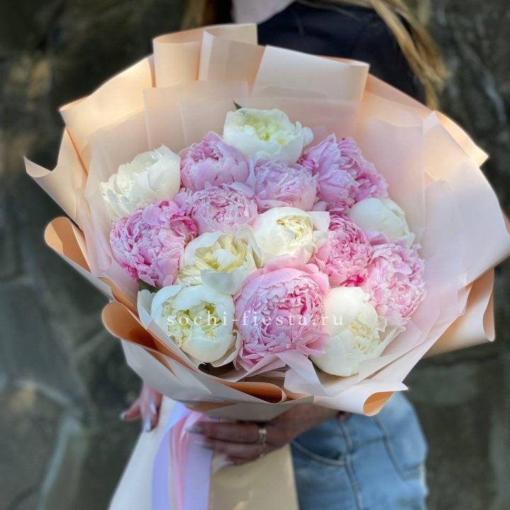 Букет 15 зефирных пионов в Магнитогорске