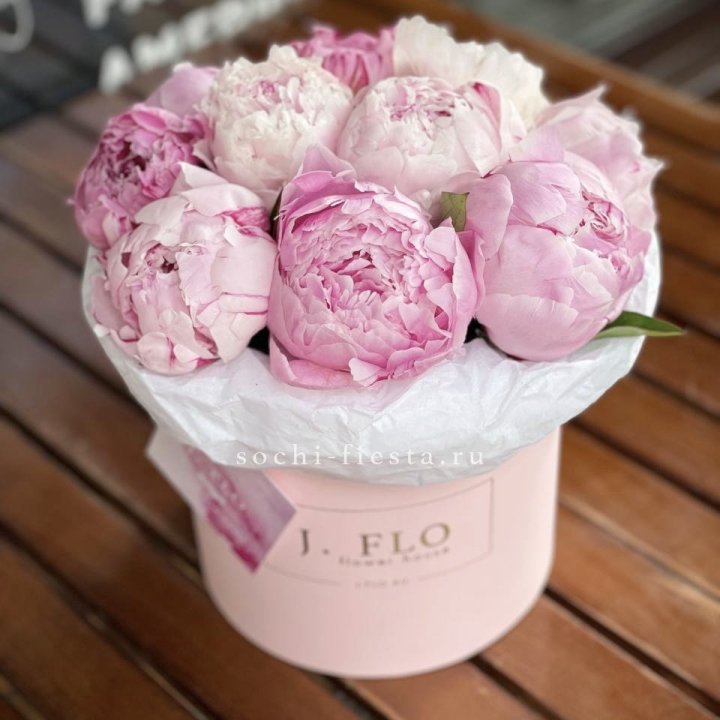 Цилиндр с пионами "Лилу" в Магнитогорске