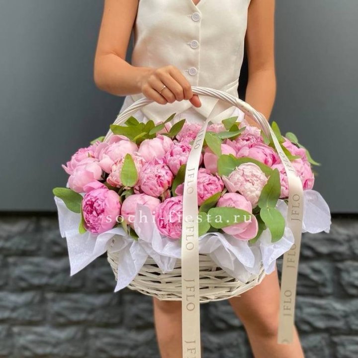 29 пионов в корзине в Магнитогорске