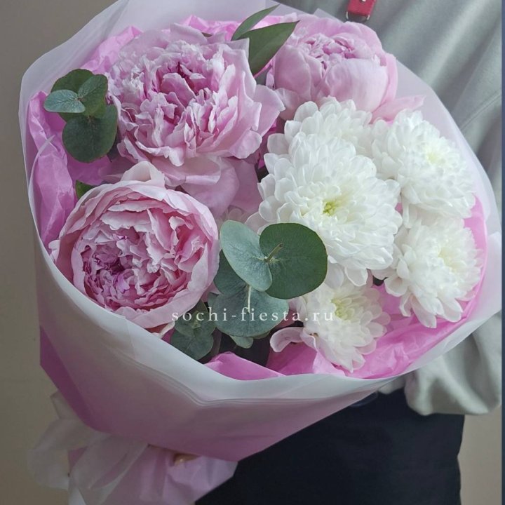  Букет комплимент с пионами в Магнитогорске