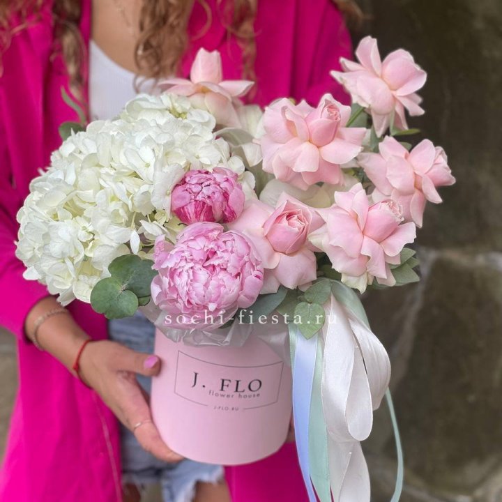 Цилиндр с пионами "Алисия" в Магнитогорске