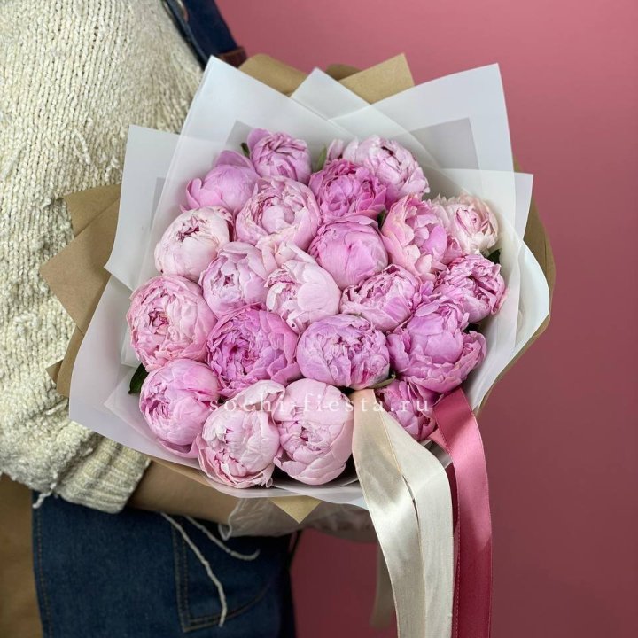 Букет из 21 пионов в Магнитогорске