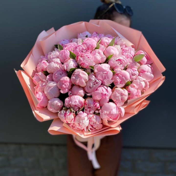 Нежный букет 51 пионов  в Магнитогорске