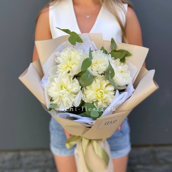  Букет белых пионов в Магнитогорске