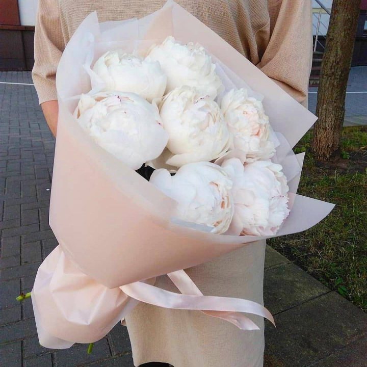 Букет белых пионов в Магнитогорске