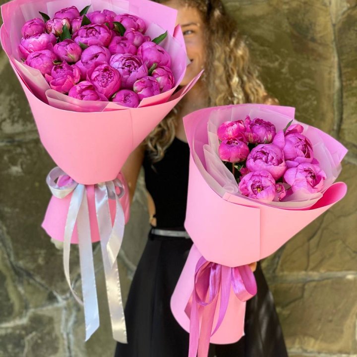 Букет ярких пионов  в Магнитогорске