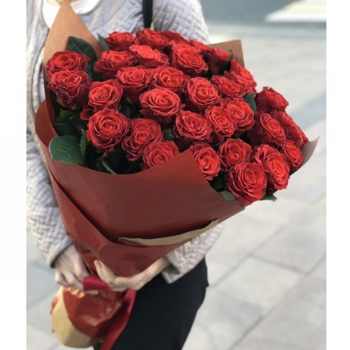 29 высоких роз  в Магнитогорске