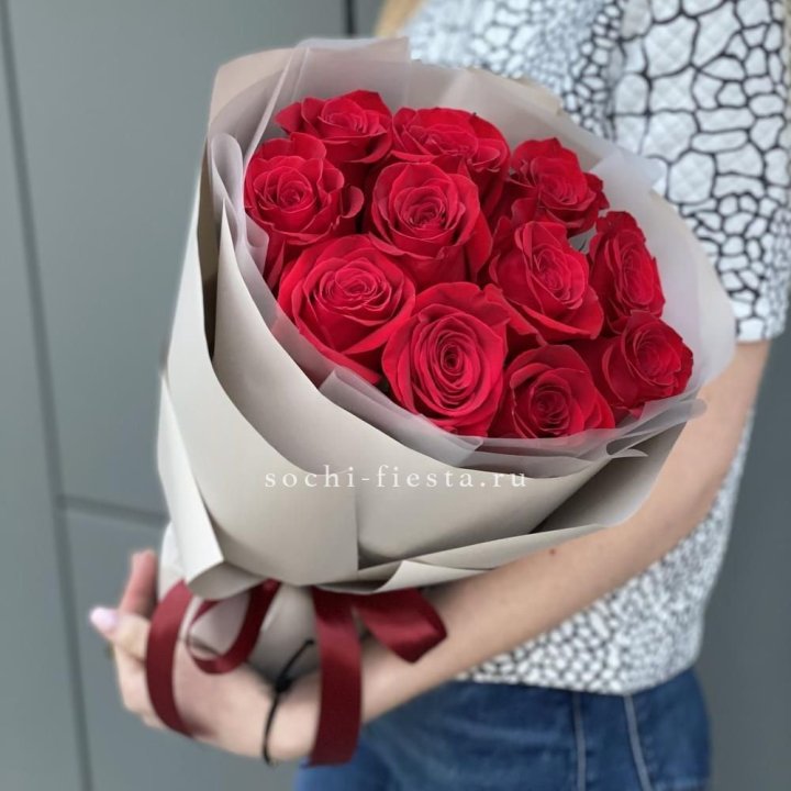 Букет красных роз "Рози" в Магнитогорске