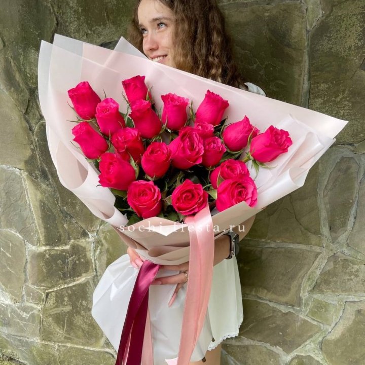19 алых роз в Магнитогорске