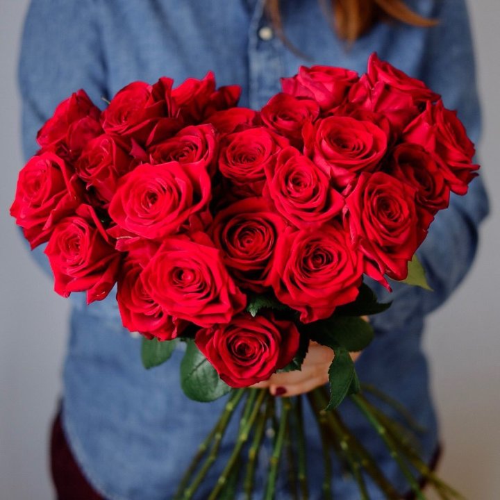 25 красных роз в Магнитогорске