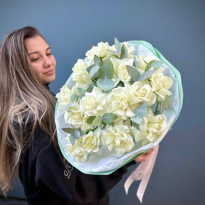 15 Белых французских роз "Ноте бьянка" в Магнитогорске