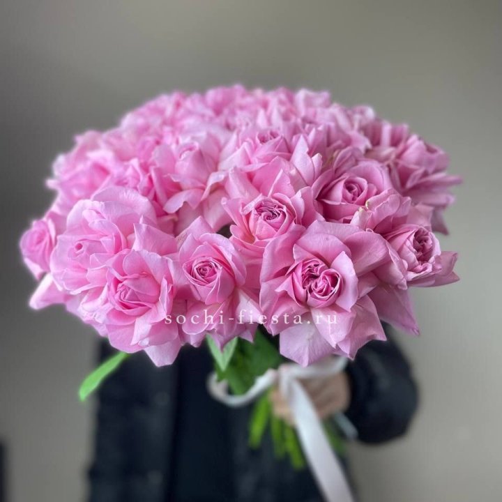 25 розовых французских роз в Магнитогорске