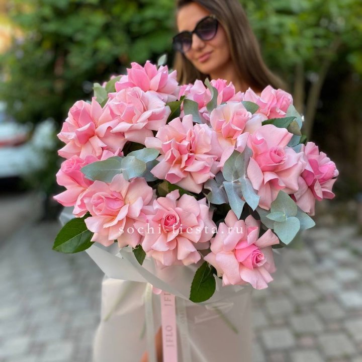 17 Розовых  французских роз в Магнитогорске