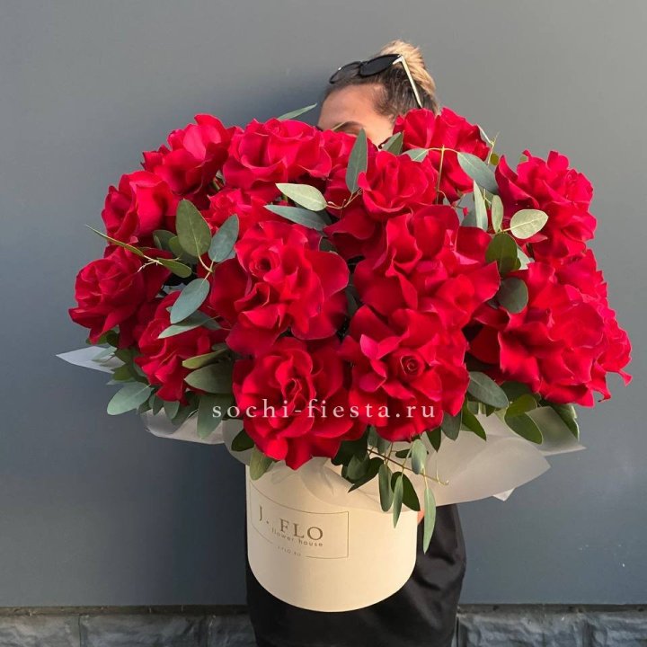 25 Французских красных роз в коробке в Магнитогорске