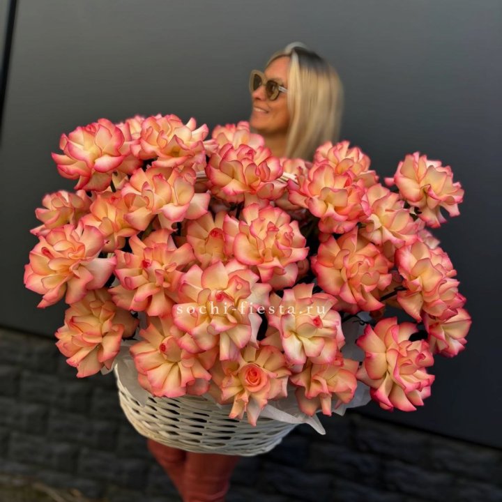 45 французских роз Джумилия в корзине в Магнитогорске