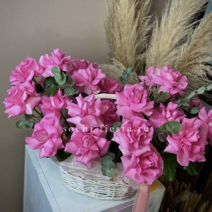 25 роз в цветочной корзине Пинк в Магнитогорске