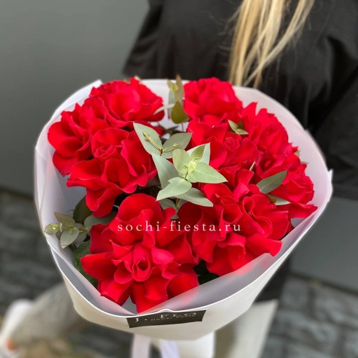 9 Красных французских роз в Магнитогорске